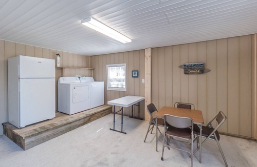 Topsail Beach House | Mamaw's Spot | Oceanfront + Pet Friendly!