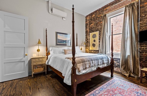 Washington Apartment | Manifest Loft 1- downtown historic Washington NC
