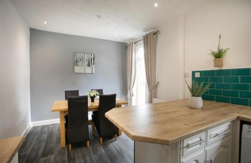 Wath upon Dearne House | Manvers House, Rotherham for contractors, Families, free parking, Spacious, WIFI, modern