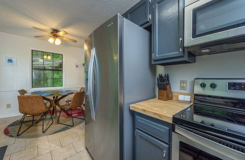Mars Hill Cabin | Maple Creek Cabin, Fireplace+Fire Pit, Grill & Wi-Fi, Private, Nearby Skiing!