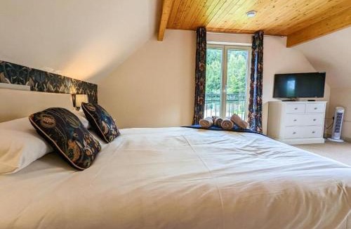 Llangunllo House | Maple