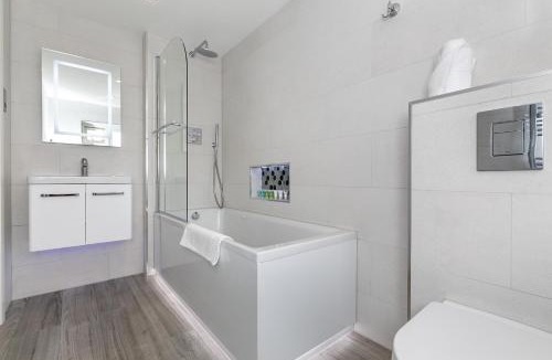 Reading Apartment | Maple Lodge