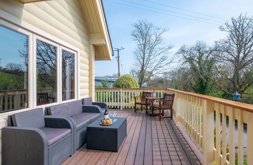 Little Petherick House | Maple Lodge - Three Bedroom House, Sleeps 6