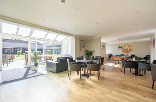 Littlehampton Cottage | Marine Court First-floor Double Bedroom With Wet Room