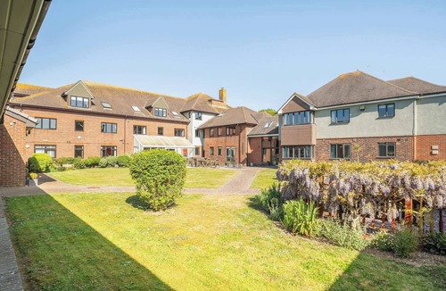 Littlehampton House | Marine Court Ground-floor Accessible Twin