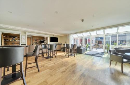 Littlehampton House | Marine Court Three Bedroom Second-floor Apartment 32