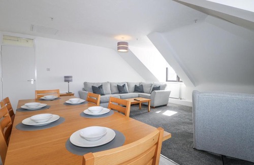 Littlehampton House | Marine Court Three Bedroom Second-floor Apartment 35