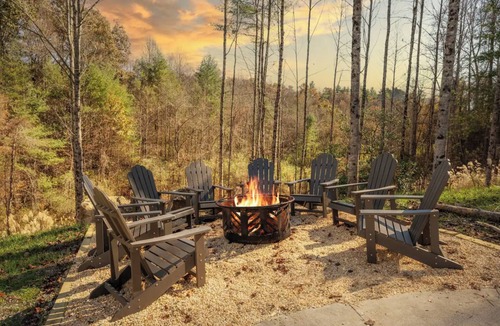 Mars Hill House | Mars Hill Peaceful Retreat: Pickle-ball/Gym/HotTub