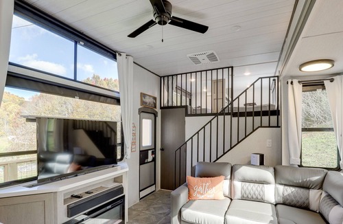 Mars Hill Cottage | Mars Hill Retreat: Charcoal Grill & Elevated Deck!
