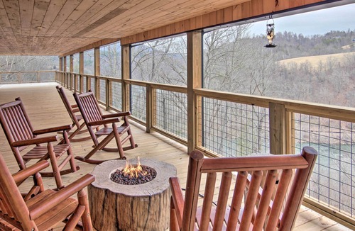 Marshall House | Marshall Home w/Mountain View, 5 Mi to Downtown!