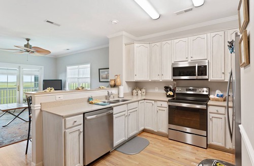 Folly Beach Condo | Marshwinds 2O! River View Condo with Community Pool - Elevator Access
