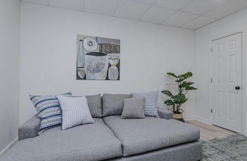 Old Irving Park Apartment | Marys Gatehouse Garden Apartment