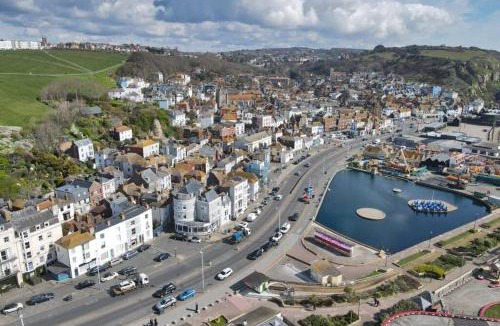 Old Town Hastings Apartment | master accommodation suite 11 sea view