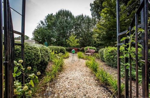 Matthews Bed & Breakfast | Matthews Manor Bed & Breakfast