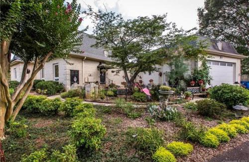 Matthews Bed & Breakfast | Matthews Manor Bed & Breakfast