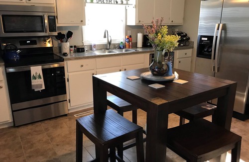 Mount Airy House | Mayberry Front Porch - 0.5 miles to downtown Mayberry