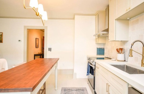 Burlington Apartment | McCauley House C | Relax in Luxurious Finishes