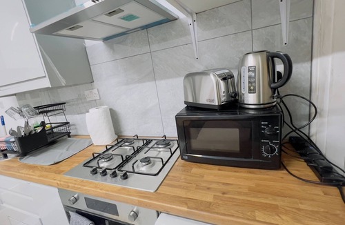 Rusholme House | Mcrshared House-big Bedroom Sleeps 3