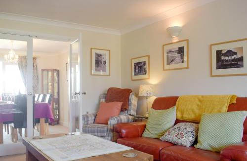 Eaton Mascott House | Meadow View