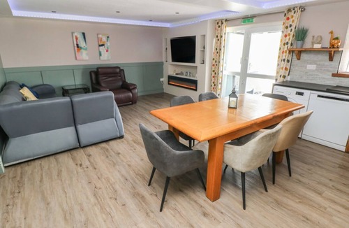Llanybri House | Meadow View, Laugharne