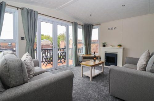 Great Hatfield House | Meadows Park 1