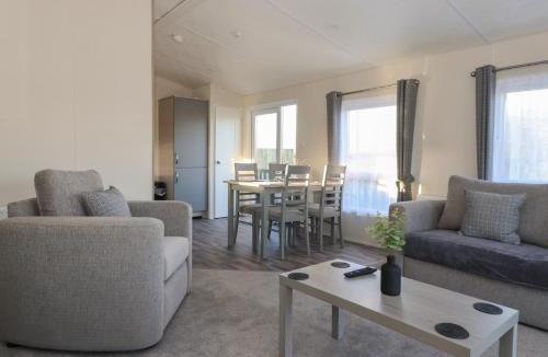 Great Hatfield House | Meadows Park 4