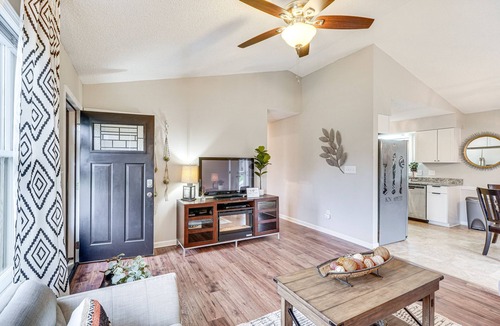 Mebane House | Mebane Home w/Private Yard: Steps to Downtown!