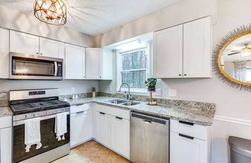 Mebane House | Mebane Home w/Private Yard: Steps to Downtown!
