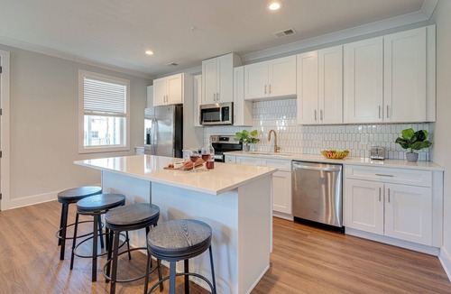 Melrose House | Melrose Bouquet - 4 Condos 1 Booking
