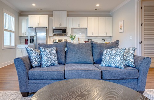 Melrose House | Melrose Fusion - 6 Units - Minutes to Broadway