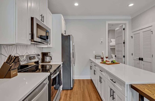 Melrose House | Melrose Mezzo -Great Walking Locat-Mins 2 Broadway