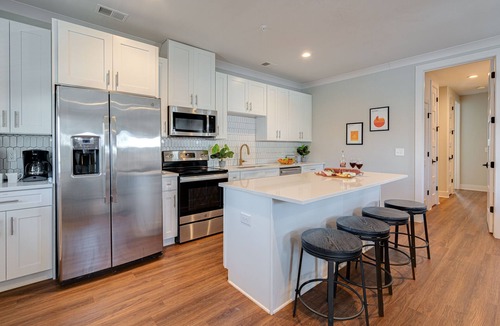 Melrose House | Melrose Muse - 2 Condos - Mins to Broadway