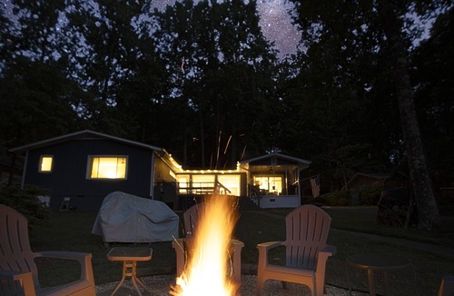 Mount Mourne House | Memories on Malibu: kayaks,SUP, floats, firepit & s'mores.Tritoon rental onsite!