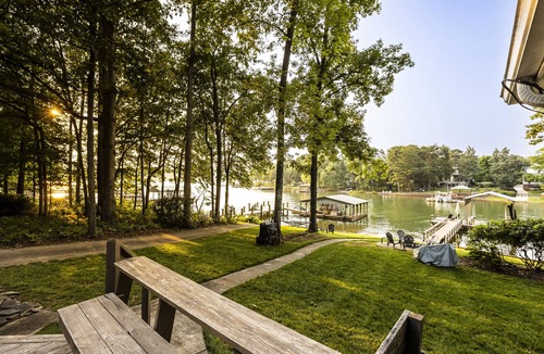 Mount Mourne House | Memories on Malibu: kayaks,SUP, floats, firepit & s'mores.Tritoon rental onsite!