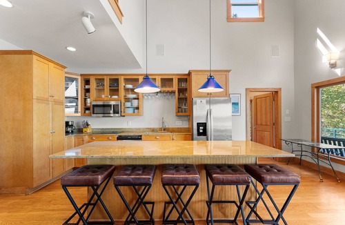 Sherrills Ford House | Mi Casa, Su Casa | Fire Pit | Dock | Game Rom | Sleeps 14