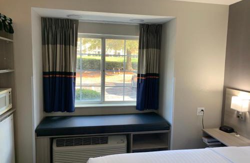Toddville Road Hotel | Microtel Inn by Wyndham Charlotte Airport