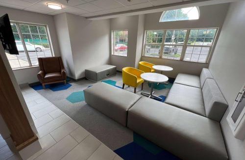 Paw Creek Hotel | Microtel Inn & Suites by Wyndham Charlotte/Northlake