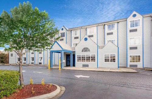 Matthews Hotel | Microtel Inn & Suites by Wyndham Matthews/Charlotte