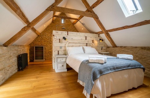 Dyrham House | Middle Barn