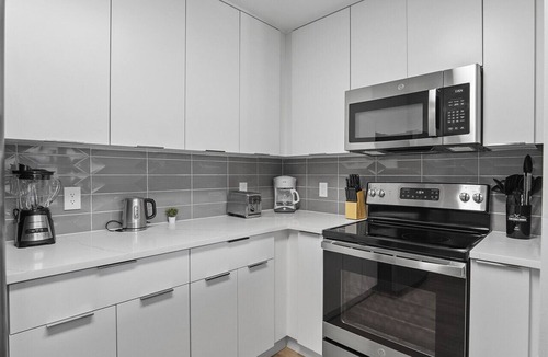 Charlotte Center City Apartment | Midnight Marvel | Amazing City Views, Free Parking