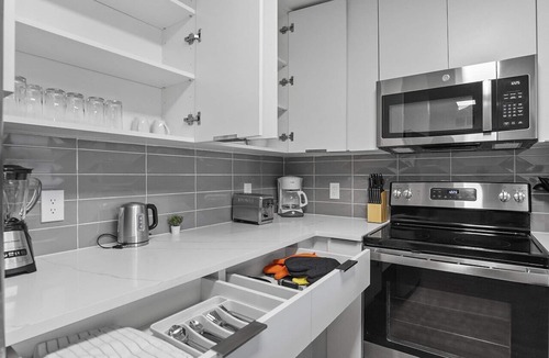 Charlotte Center City Apartment | Midnight Marvel | Amazing City Views, Free Parking