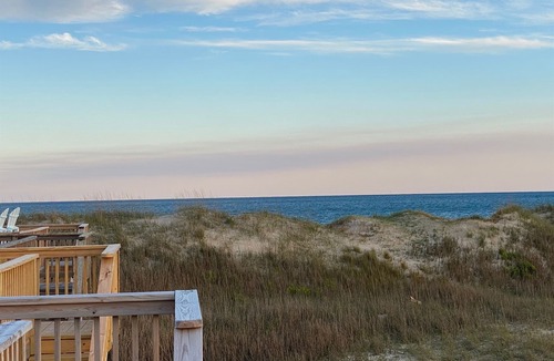 Hatteras Condo | "Might as Whelk" is a spacious beachy cabana!