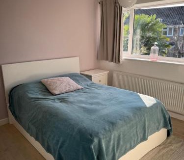 Winnersh Villa | Milan Casa