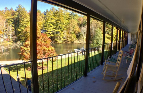 Flat Rock Cabin | Mill House Lodge - 1 Bedroom Suite: King Bed