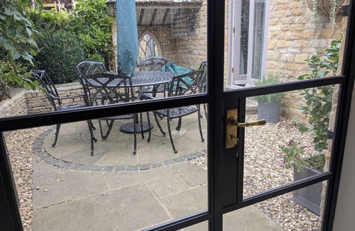 Bourton Cottage | MILL STREAM COTTAGE, family friendly in Lower Slaughter