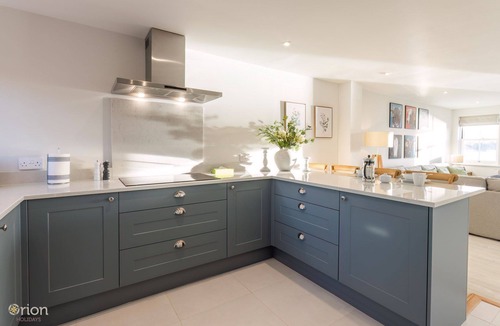 Cirencester House | Mill Village 71/72, Milly Cottage - Lakeside, Onsite Facilities, Pool, Sleeps 11