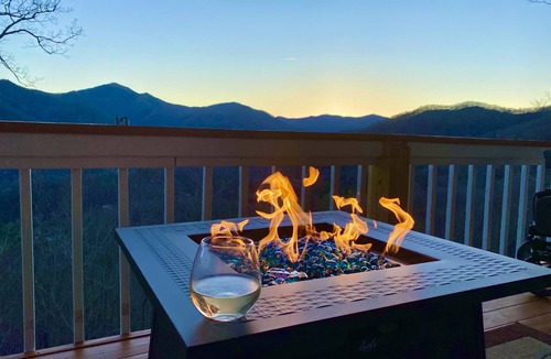 Maggie Valley Cabin | Million Dollar Views, PRIVATE, Golf, Hot Tub, Game Room, Hike
