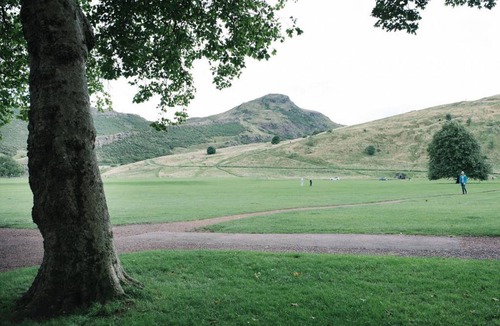 Gifford Apartment | Milton · Beautiful Holyrood Park Apartment -Near Royal Mile
