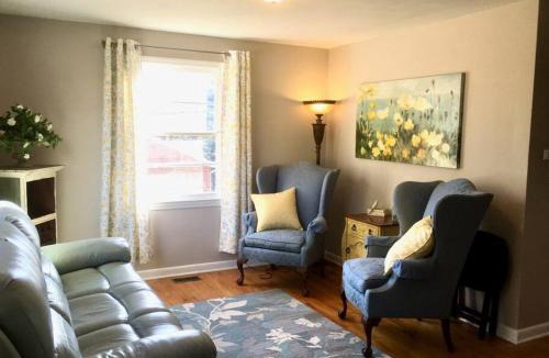 Hickory House | Mimzy's Garden Retreat - Peaceful & Private