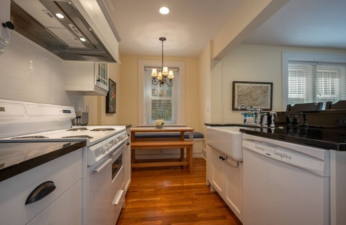 Hendersonville Apartment | Minette's Downtown Condo | Historic Spot in Downtown Hendersonville